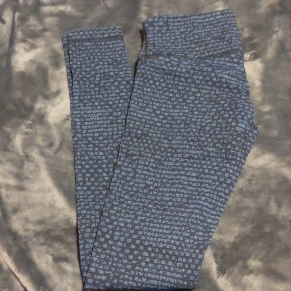 Lululemon Wunder Under LR 28" Size 4